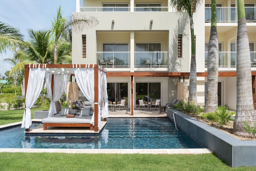 Dreams Royal Beach Punta Cana - All Inclusive — Swimming pool in Bavaro, La Altagracia