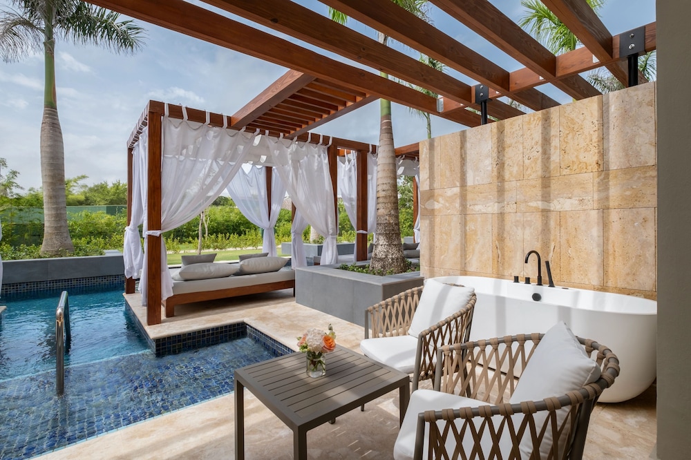 Dreams Royal Beach Punta Cana - All Inclusive — Swimming pool in Bavaro, La Altagracia
