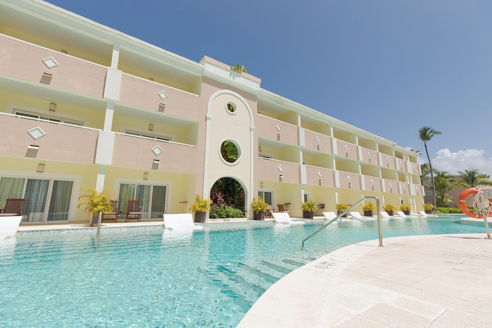 TRS Turquesa Hotel - Adults Only - All Inclusive — Hotel building in Bavaro, La Altagracia