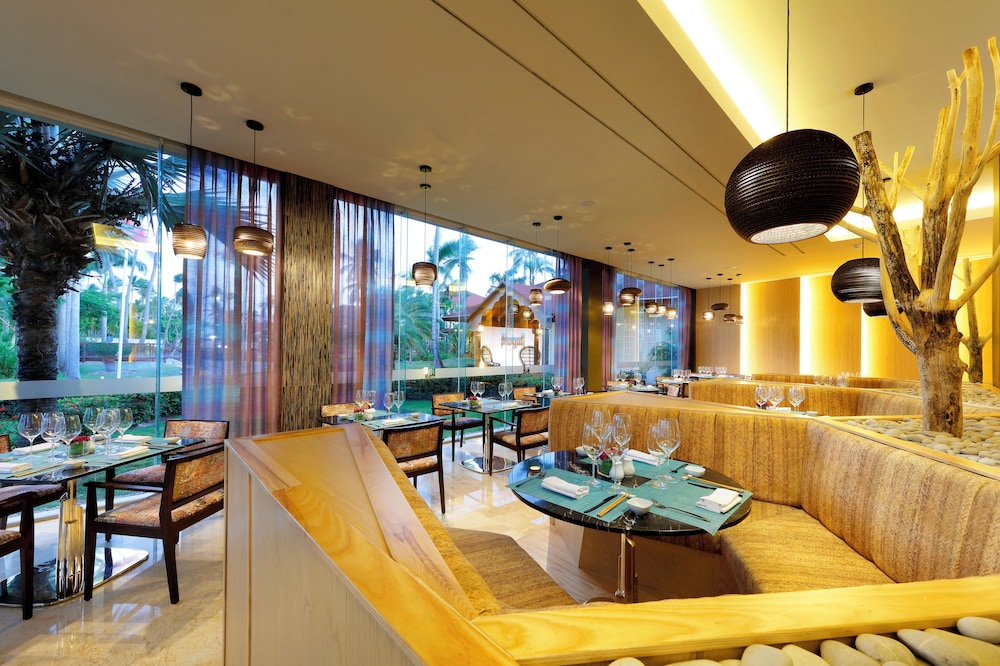 TRS Turquesa Hotel - Adults Only - All Inclusive — Restaurant & bars in Bavaro, La Altagracia