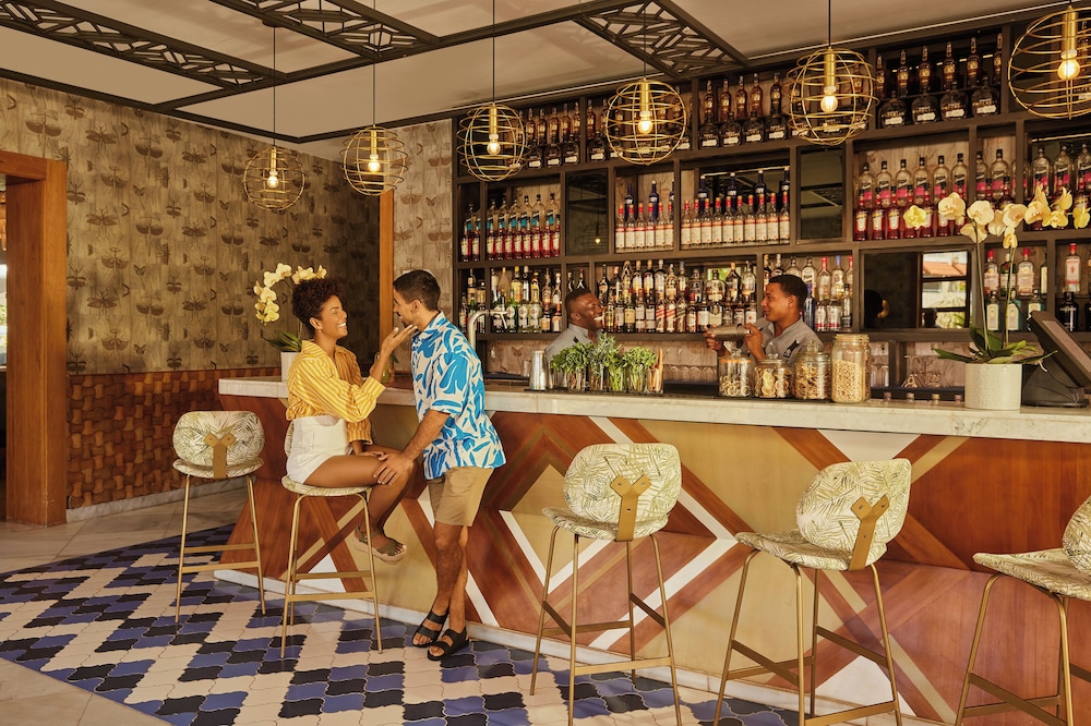 TRS Turquesa Hotel - Adults Only - All Inclusive — Restaurant & bars in Bavaro, La Altagracia
