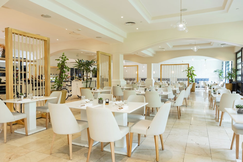 TRS Turquesa Hotel - Adults Only - All Inclusive — Restaurant & bars in Bavaro, La Altagracia