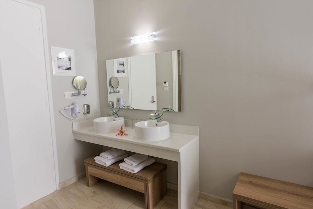 Exotica Hotel — Hotel rooms in Kalamaki (Zakynthos), Ionian Islands