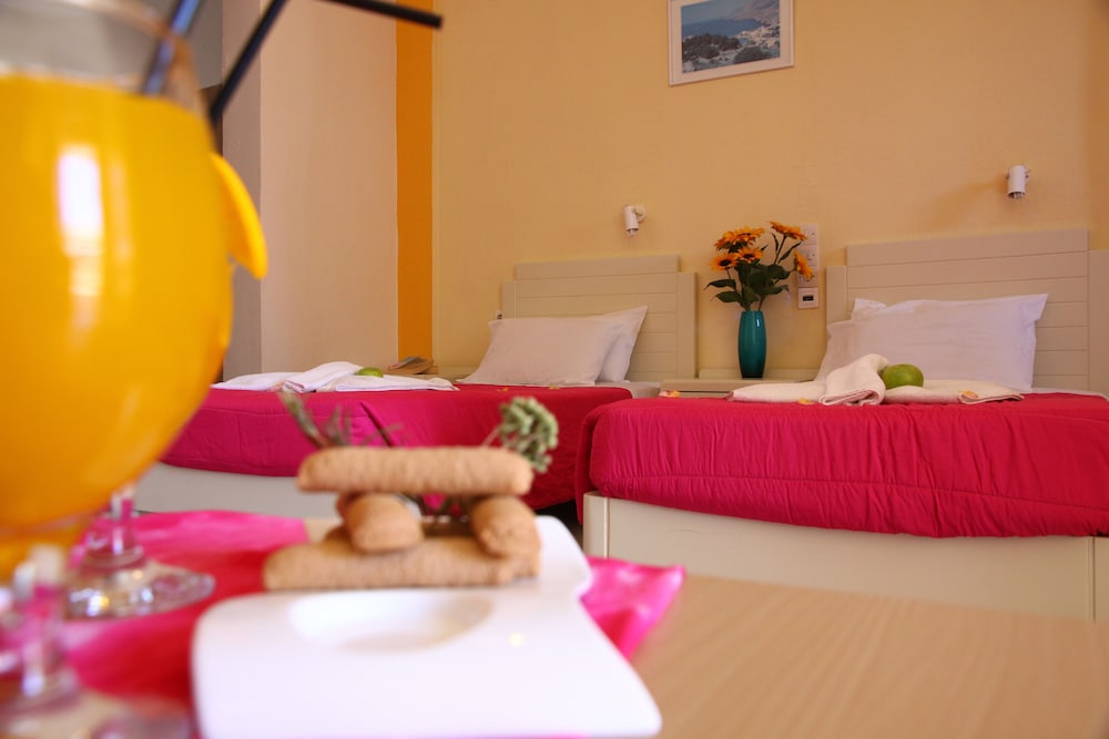 Hotel Triton — Hotel rooms in Malia