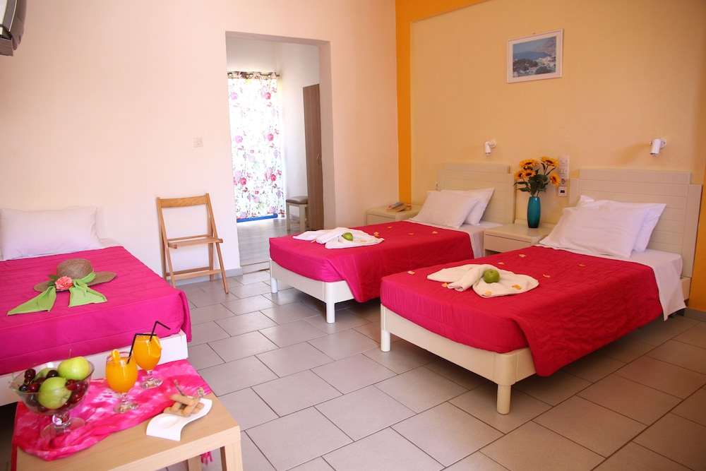 Hotel Triton — Hotel rooms in Malia