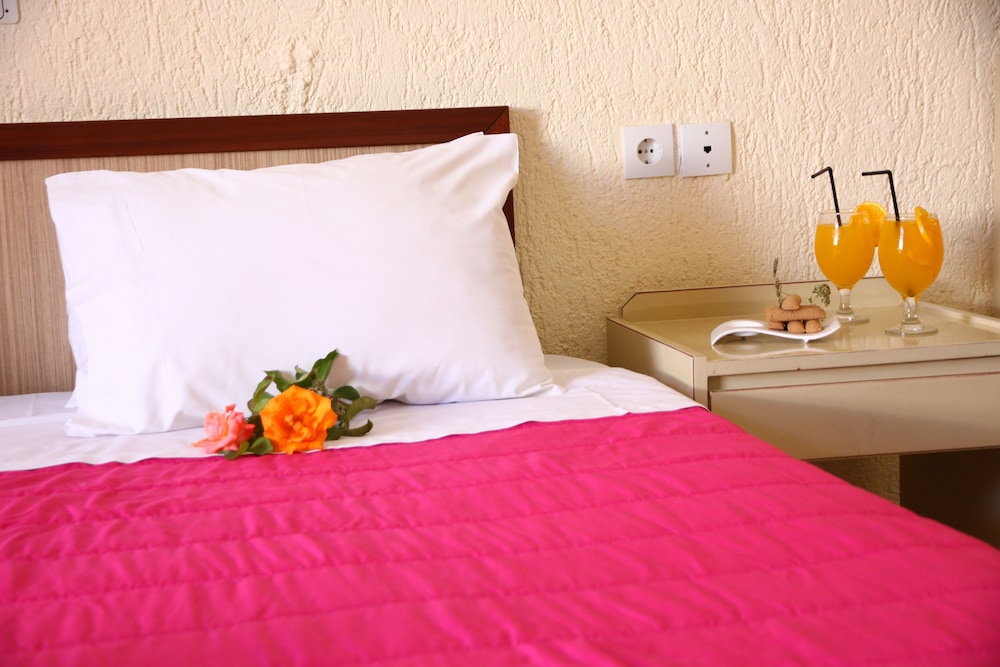 Hotel Triton — Hotel rooms in Malia