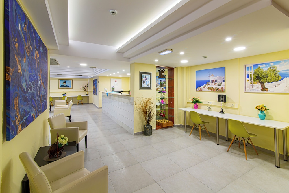 Hotel Triton — Hotel building in Malia