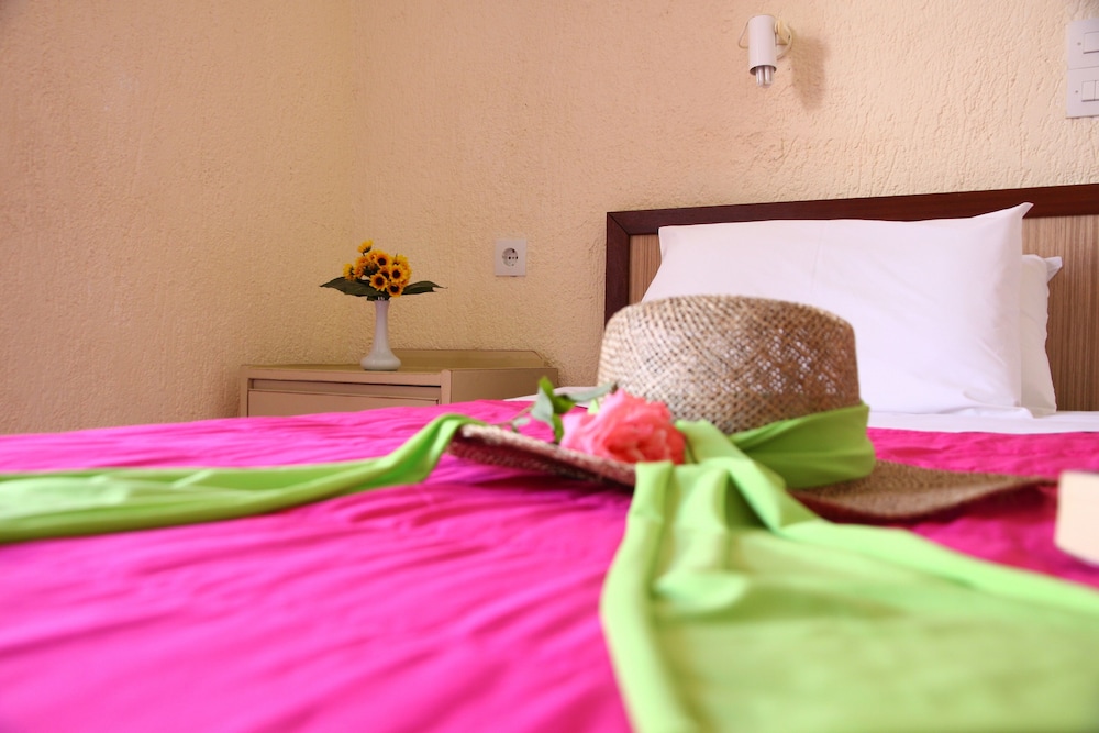 Hotel Triton — Hotel rooms in Malia
