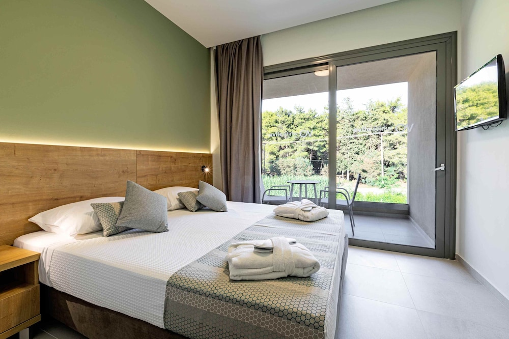 White Olive Elite Laganas - All Inclusive — Hotel rooms in Laganas, Ionian Islands