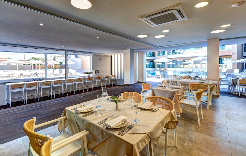 White Olive Elite Laganas - All Inclusive — Restaurant & bars in Laganas, Ionian Islands