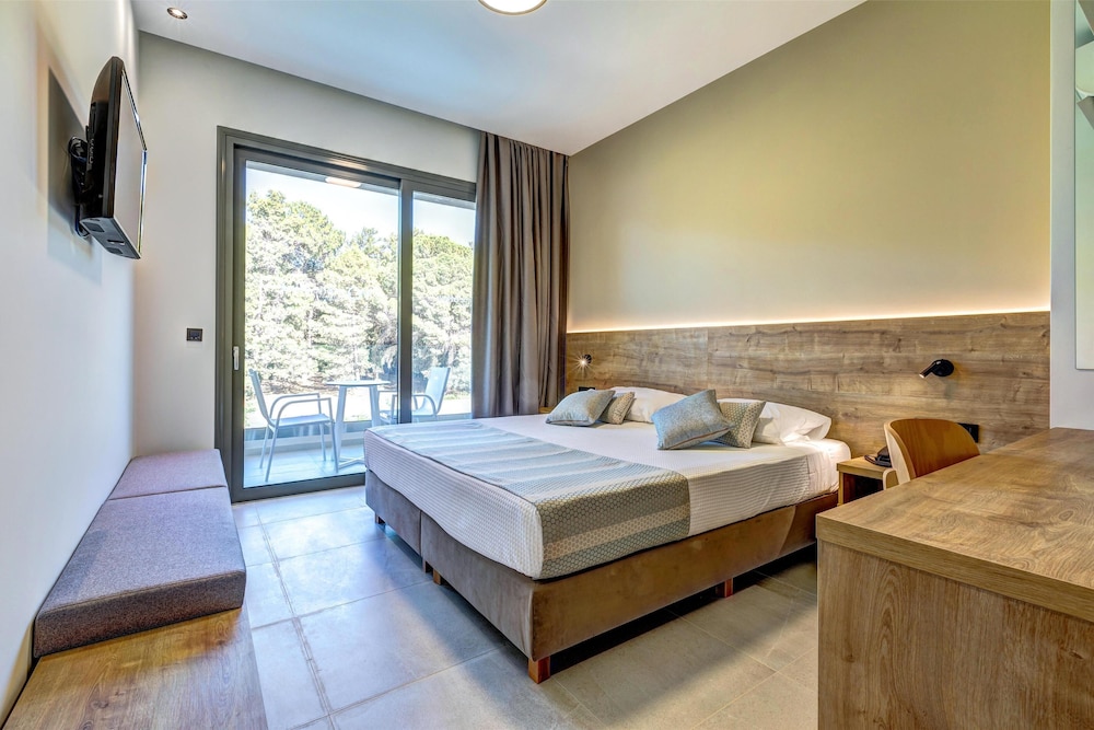 White Olive Elite Laganas - All Inclusive — Hotel rooms in Laganas, Ionian Islands