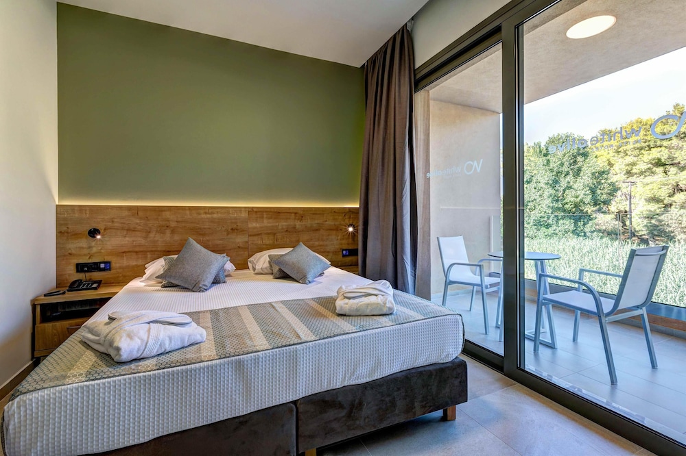 White Olive Elite Laganas - All Inclusive — Hotel rooms in Laganas, Ionian Islands