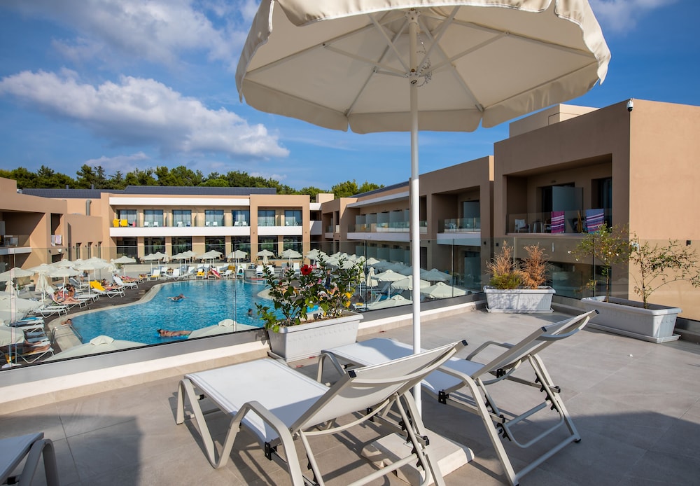 White Olive Elite Laganas - All Inclusive — Swimming pool in Laganas, Ionian Islands