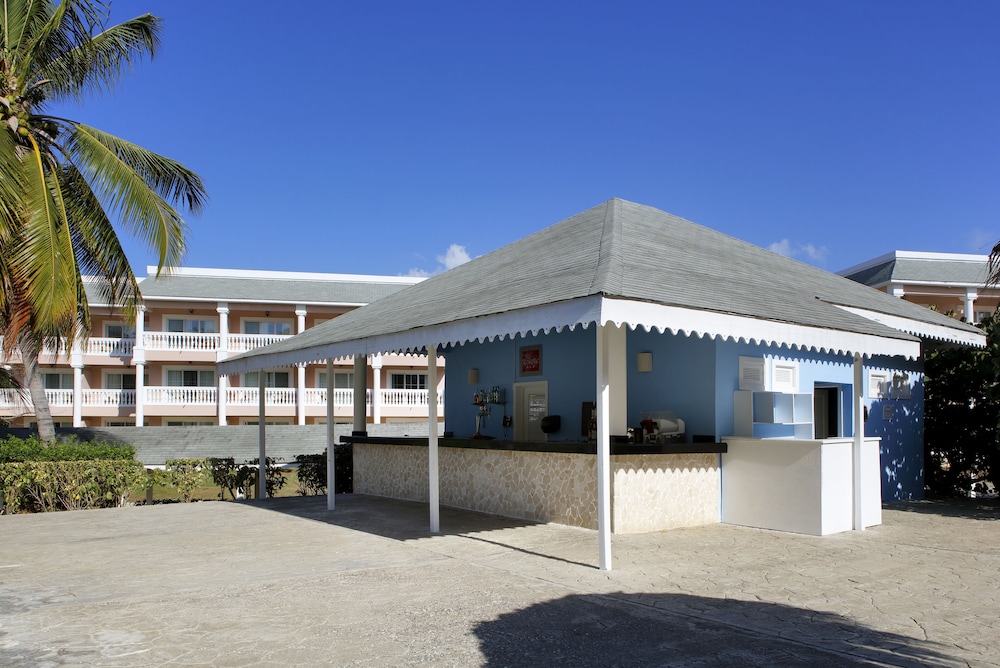 Grand Palladium Jamaica Resort & Spa All Inclusive — Restaurant & bars in Lucea