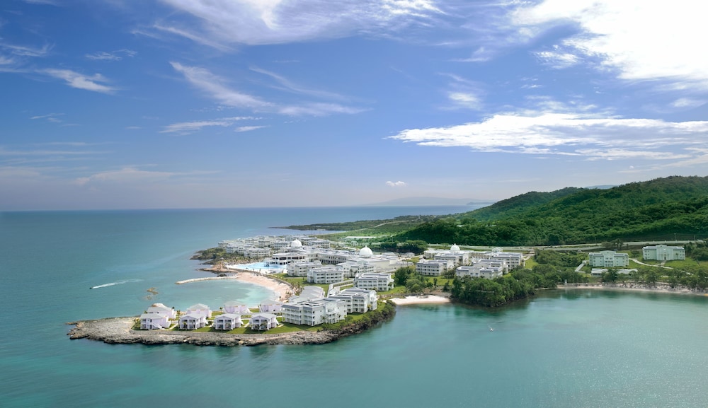 Grand Palladium Jamaica Resort & Spa All Inclusive — Hotel building in Lucea