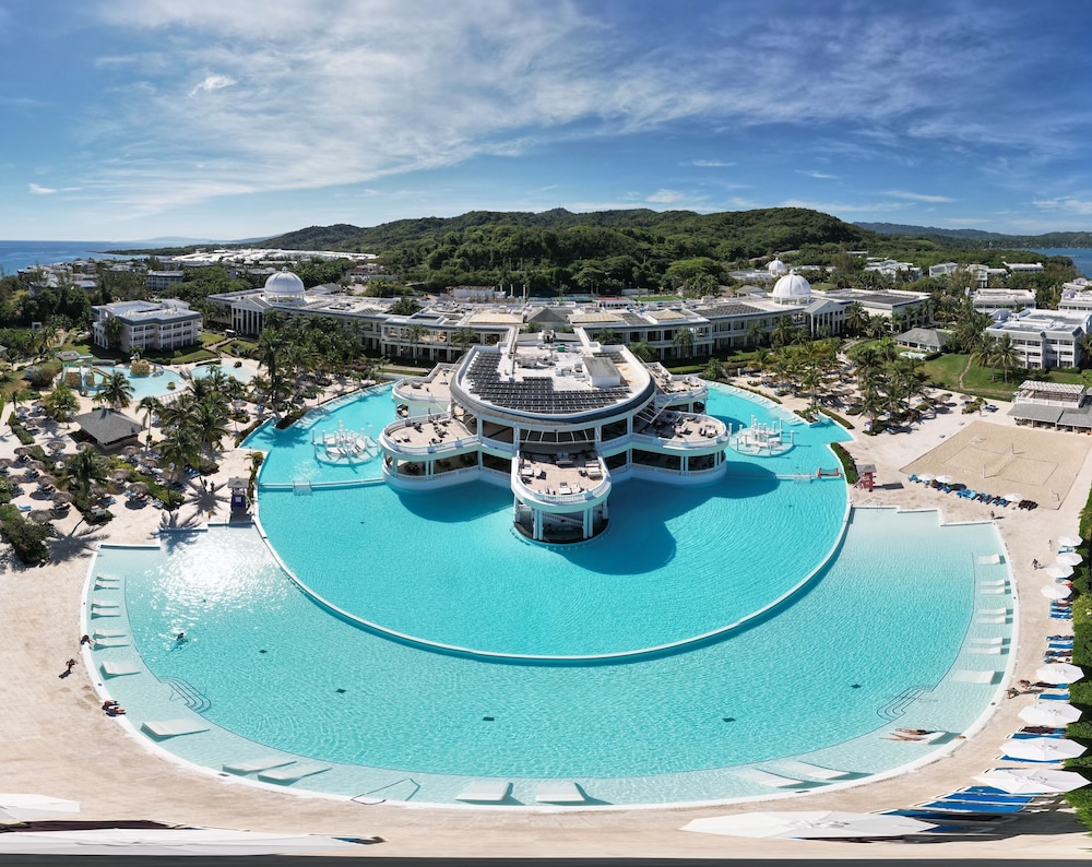 Grand Palladium Jamaica Resort & Spa All Inclusive — Swimming pool in Lucea