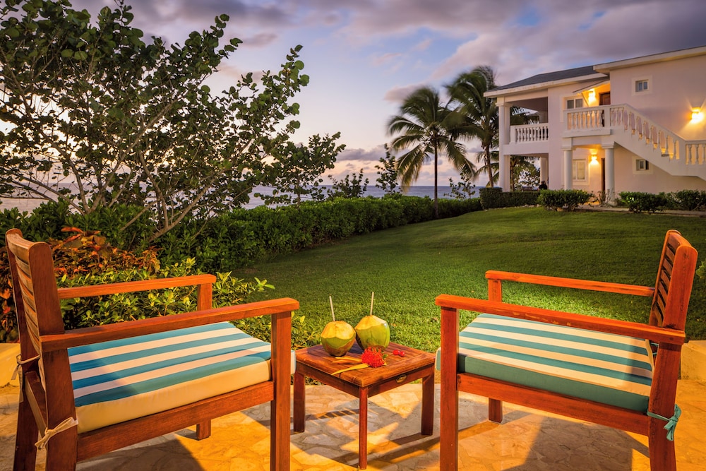 Grand Palladium Jamaica Resort & Spa All Inclusive — Hotel building in Lucea