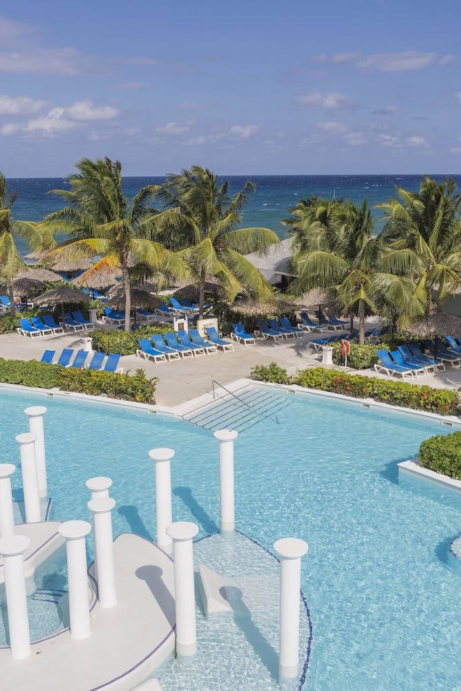 Grand Palladium Jamaica Resort & Spa All Inclusive — Swimming pool in Lucea