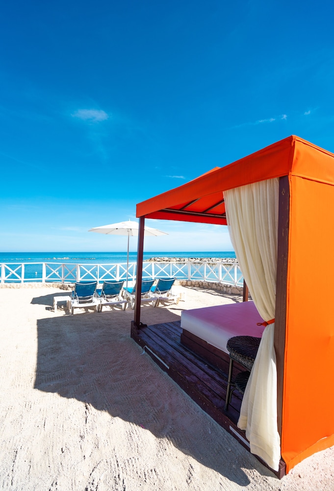 Grand Palladium Jamaica Resort & Spa All Inclusive — Beach in Lucea