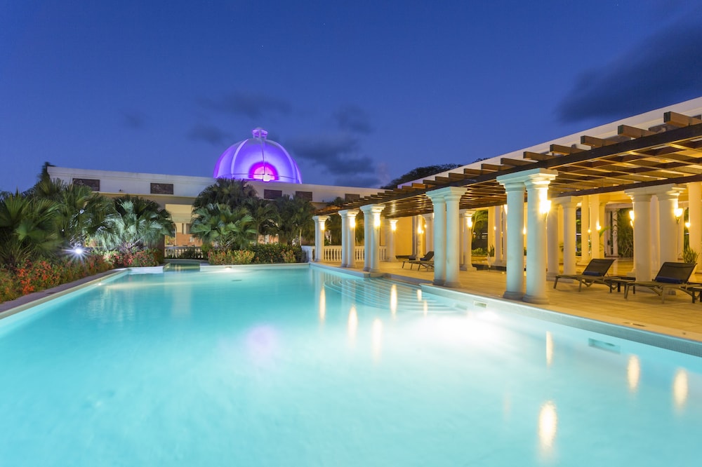 Grand Palladium Jamaica Resort & Spa All Inclusive — Swimming pool in Lucea