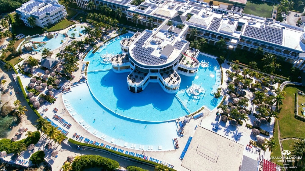 Grand Palladium Jamaica Resort & Spa All Inclusive — Swimming pool in Lucea