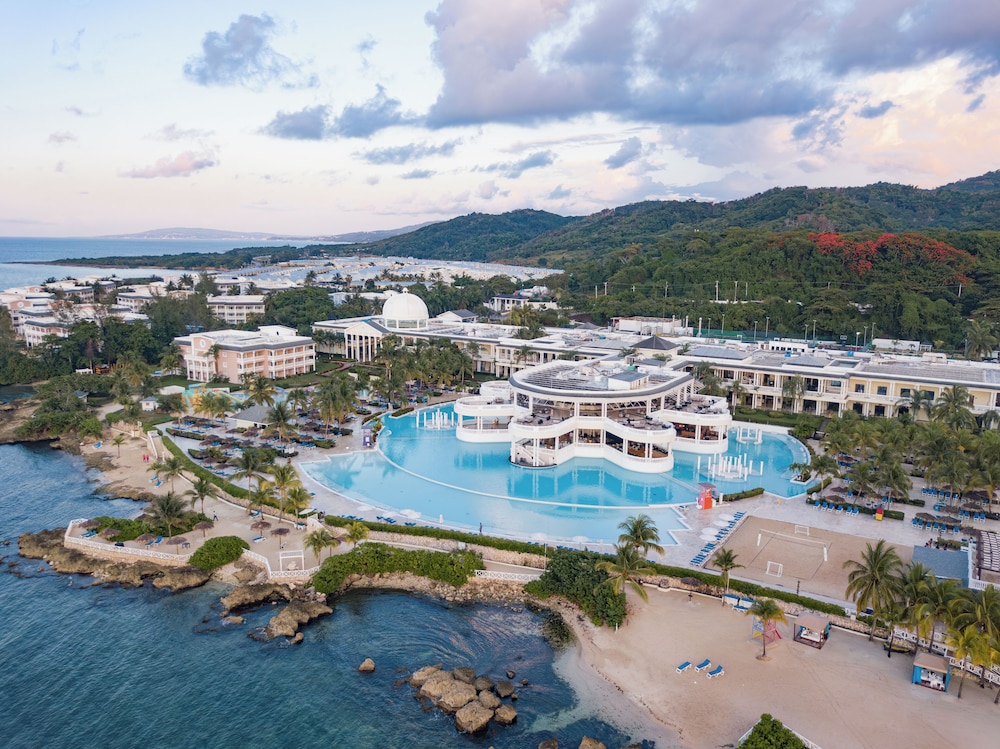 Grand Palladium Jamaica Resort & Spa All Inclusive — Swimming pool in Lucea