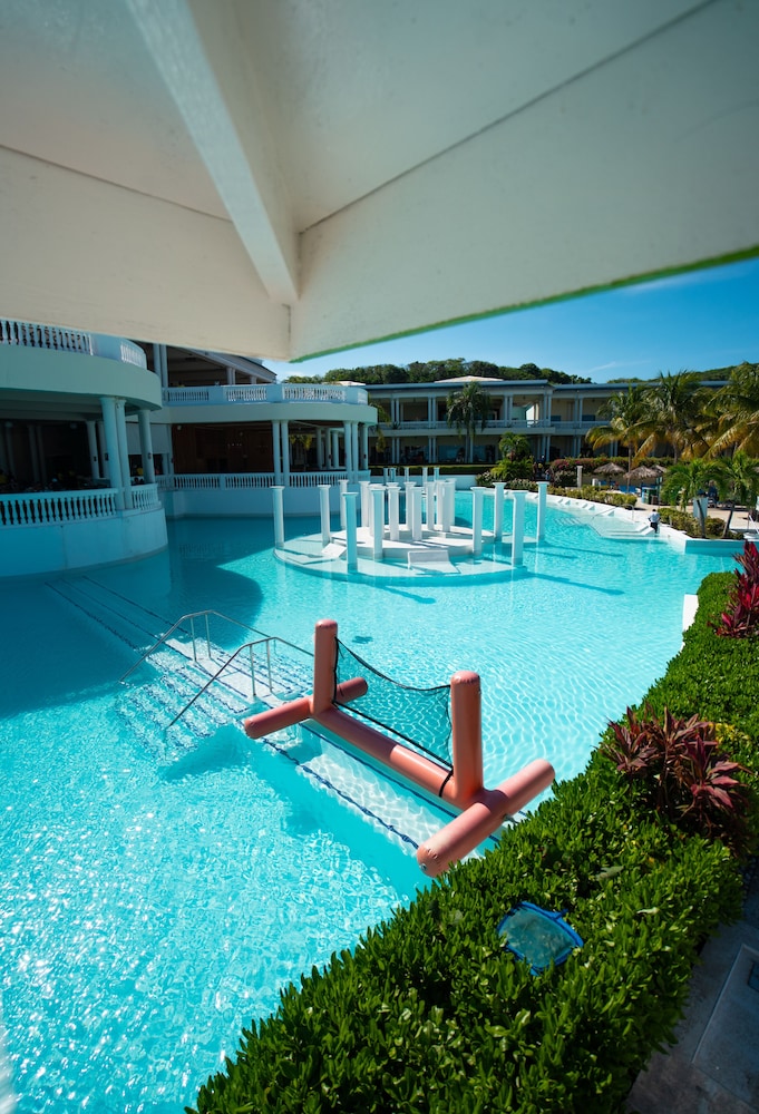 Grand Palladium Jamaica Resort & Spa All Inclusive — Swimming pool in Lucea