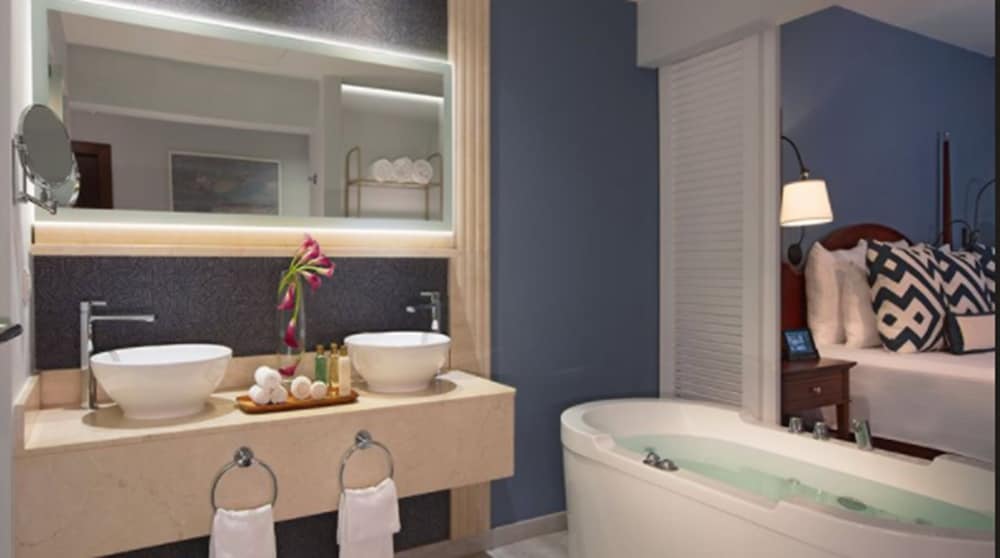 Secrets St. James Montego Bay - Luxury - Adults Only - All Inclusive — Hotel rooms in Montego Bay
