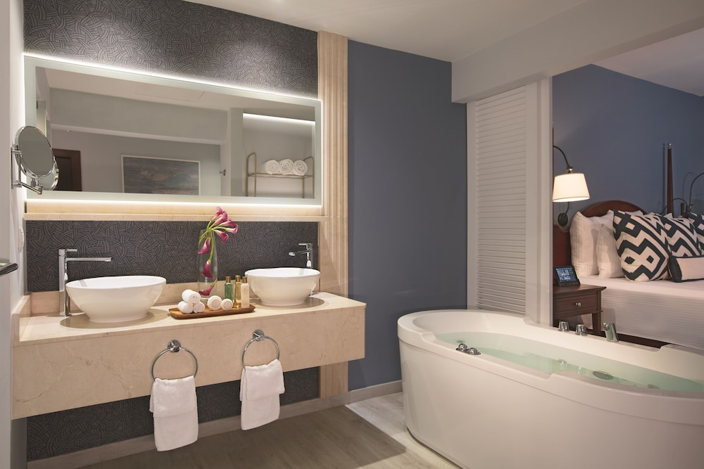 Secrets St. James Montego Bay - Luxury - Adults Only - All Inclusive — Hotel rooms in Montego Bay