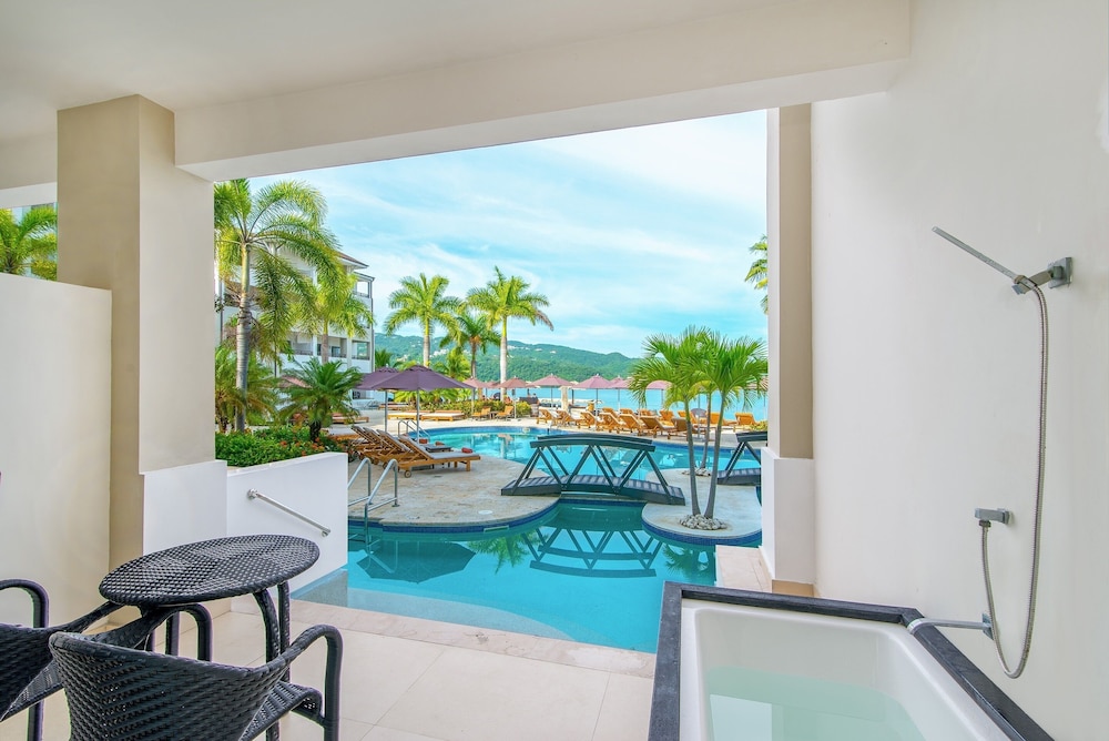Secrets St. James Montego Bay - Luxury - Adults Only - All Inclusive — Swimming pool in Montego Bay