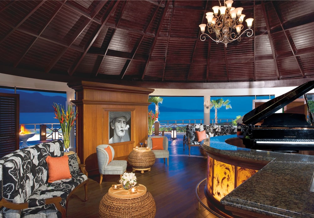 Secrets St. James Montego Bay - Luxury - Adults Only - All Inclusive — Restaurant & bars in Montego Bay