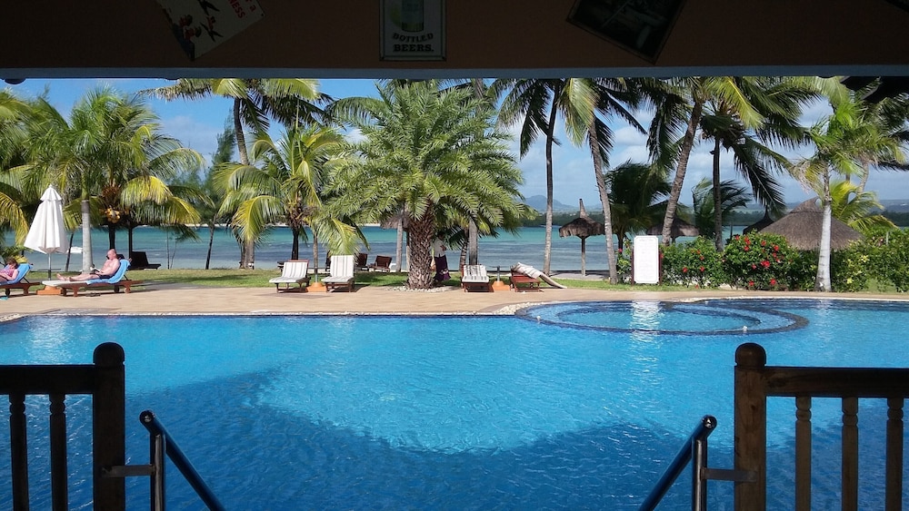 Jalsa Beach Hotel & Spa — Swimming pool in Poste de Flacq, Flacq