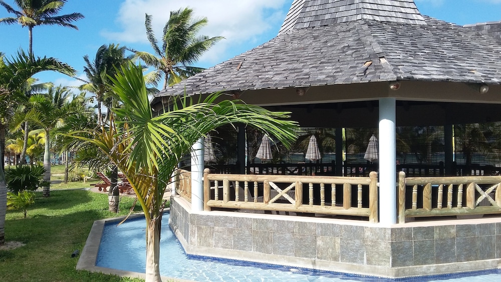 Jalsa Beach Hotel & Spa — Restaurant & bars in Poste de Flacq, Flacq