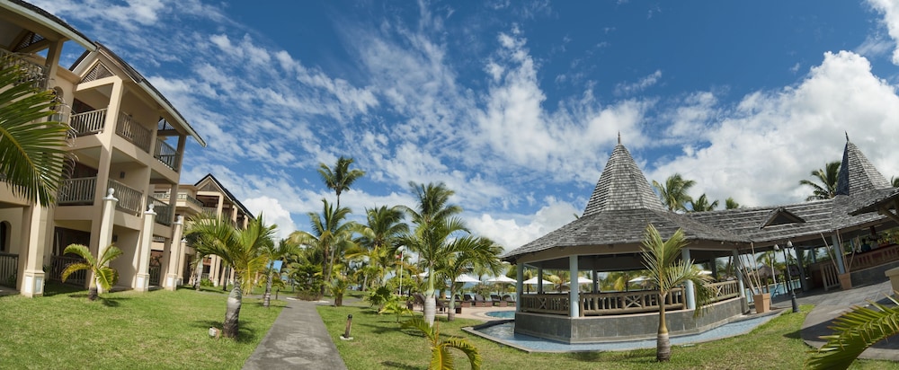 Jalsa Beach Hotel & Spa — Swimming pool in Poste de Flacq, Flacq