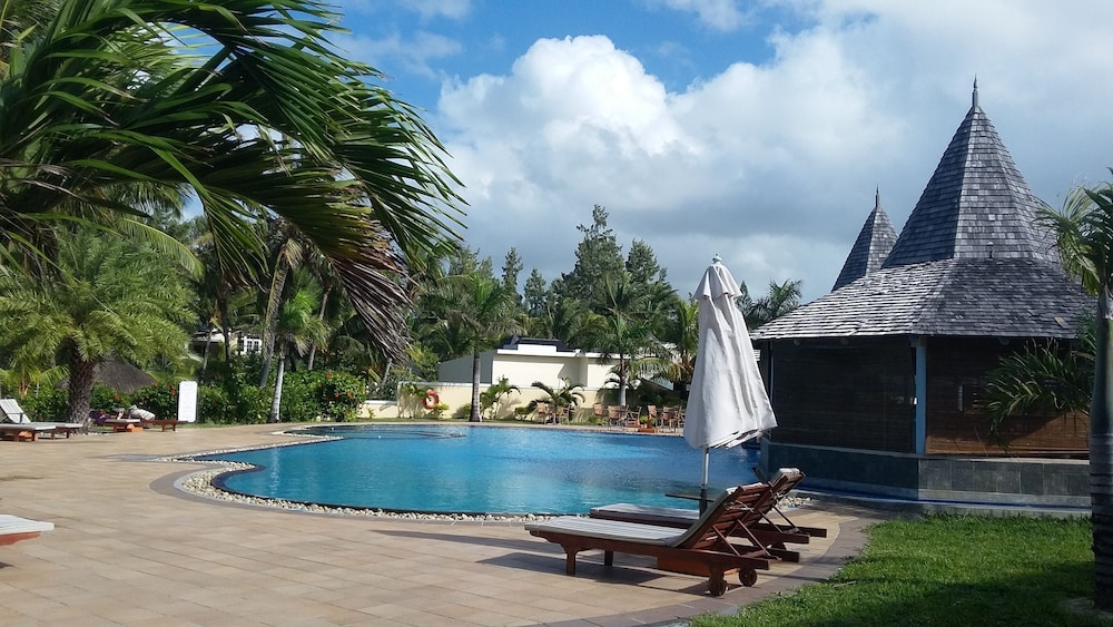 Jalsa Beach Hotel & Spa — Swimming pool in Poste de Flacq, Flacq