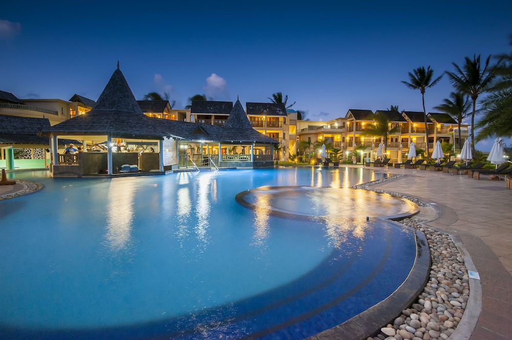 Jalsa Beach Hotel & Spa — Swimming pool in Poste de Flacq, Flacq