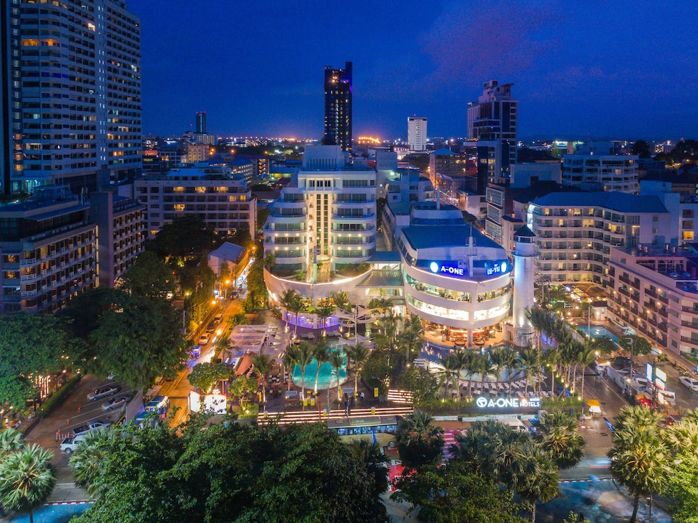 The Cruise Hotel — Hotel building in Pattaya, Chonburi