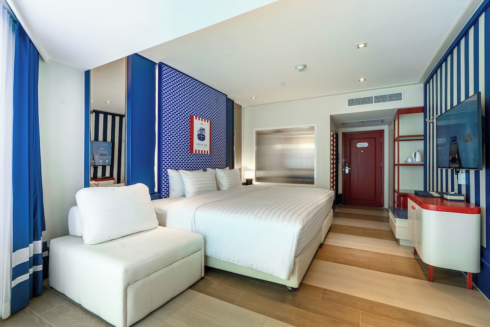 The Cruise Hotel — Hotel rooms in Pattaya, Chonburi
