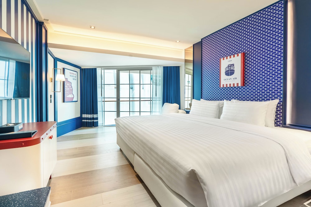 The Cruise Hotel — Hotel rooms in Pattaya, Chonburi