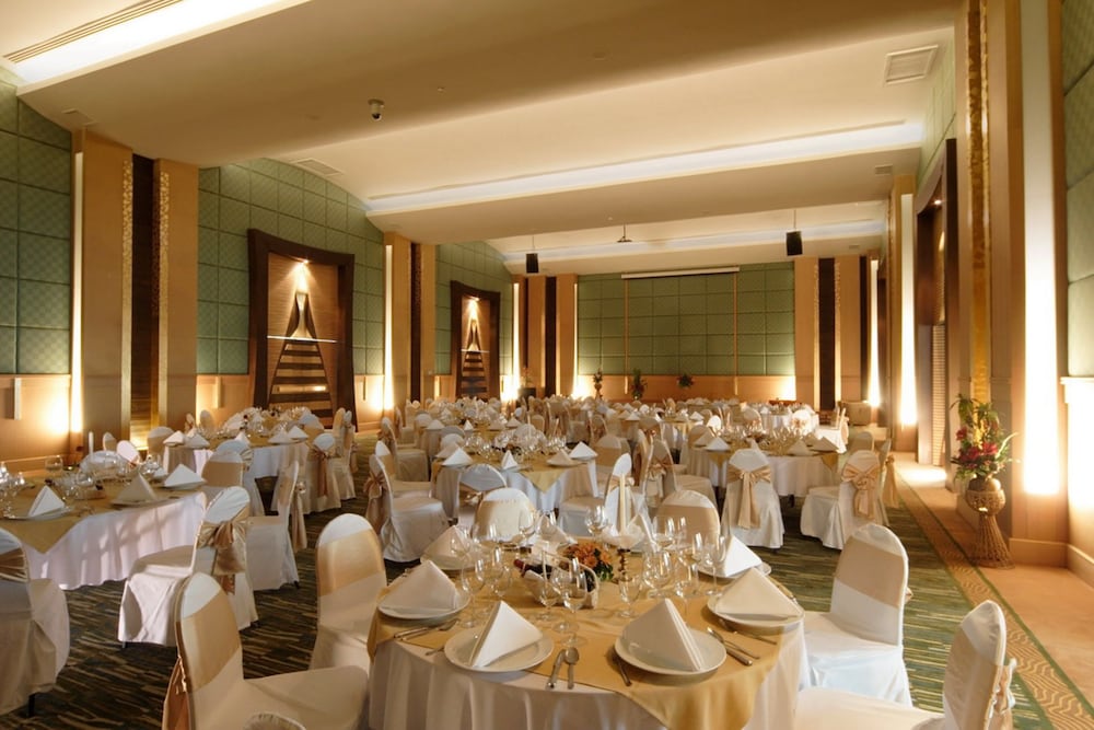 The Cruise Hotel — Restaurant & bars in Pattaya, Chonburi
