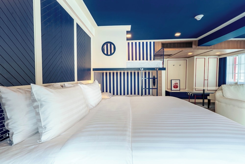 The Cruise Hotel — Hotel rooms in Pattaya, Chonburi