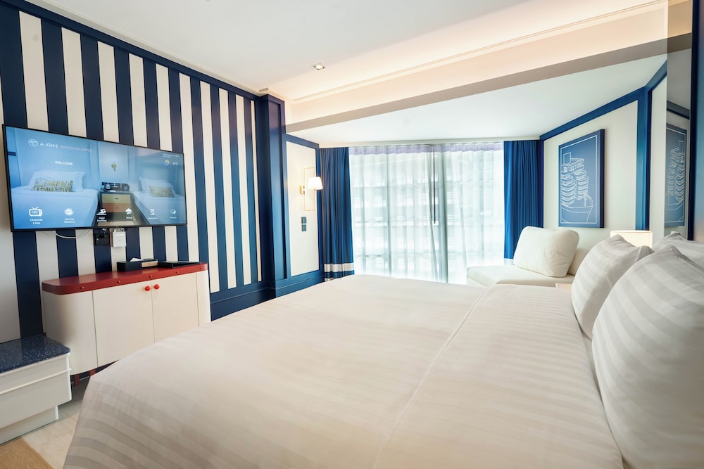 The Cruise Hotel — Hotel rooms in Pattaya, Chonburi
