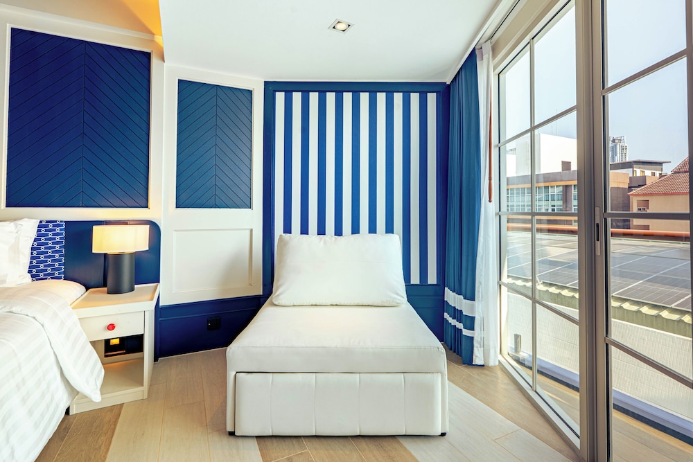 The Cruise Hotel — Hotel rooms in Pattaya, Chonburi