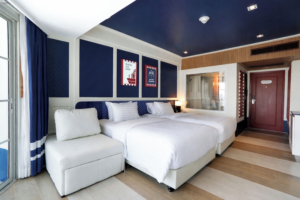 The Cruise Hotel — Hotel rooms in Pattaya, Chonburi