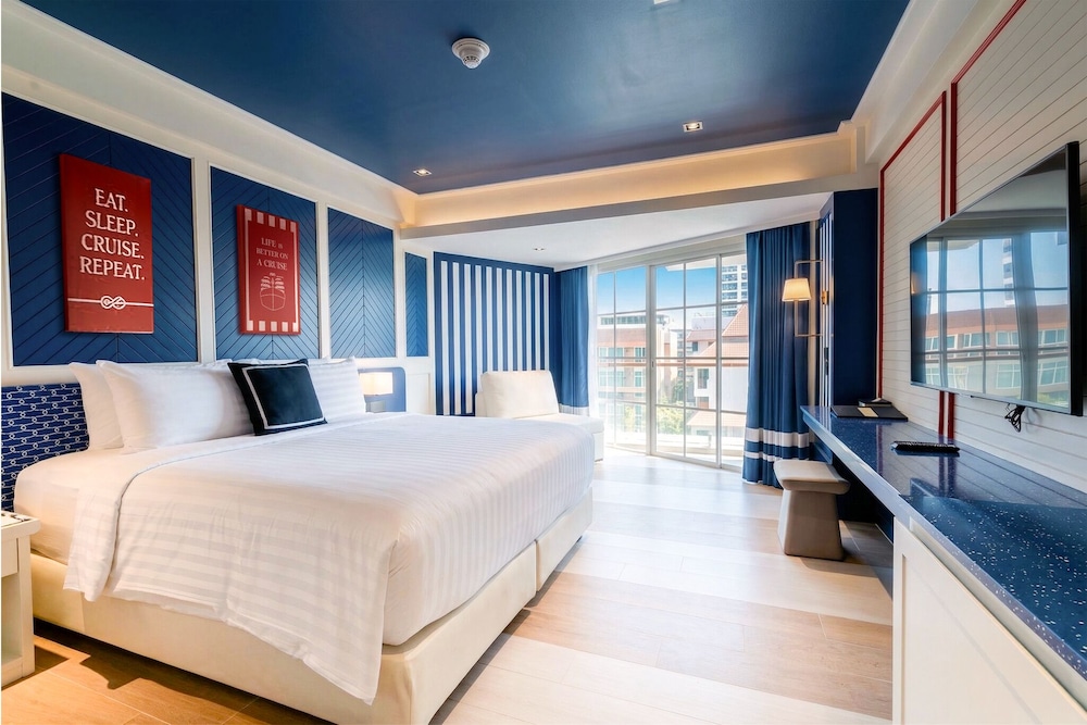 The Cruise Hotel — Hotel rooms in Pattaya, Chonburi