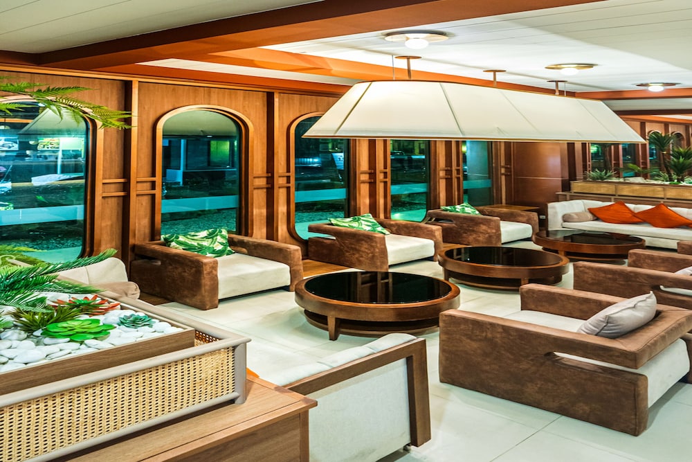 The Cruise Hotel — Hotel building in Pattaya, Chonburi