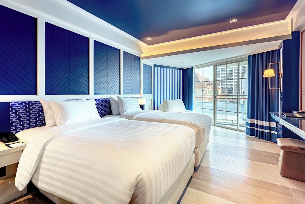 The Cruise Hotel — Hotel rooms in Pattaya, Chonburi