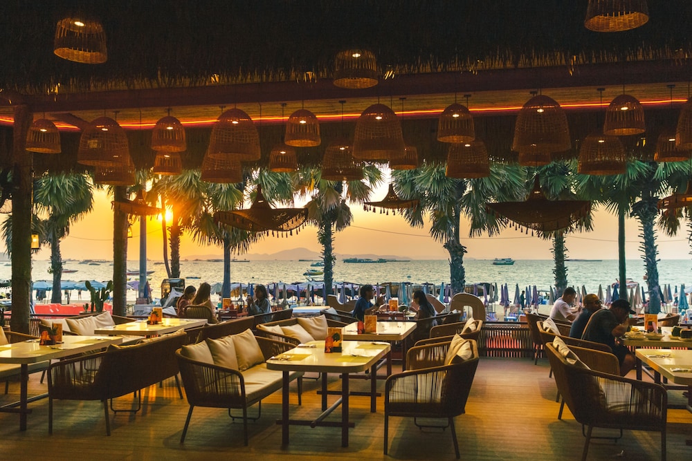 The Cruise Hotel — Restaurant & bars in Pattaya, Chonburi