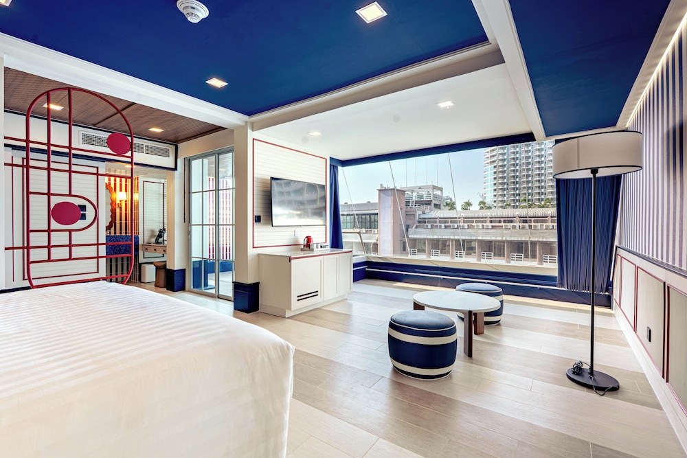The Cruise Hotel — Hotel rooms in Pattaya, Chonburi