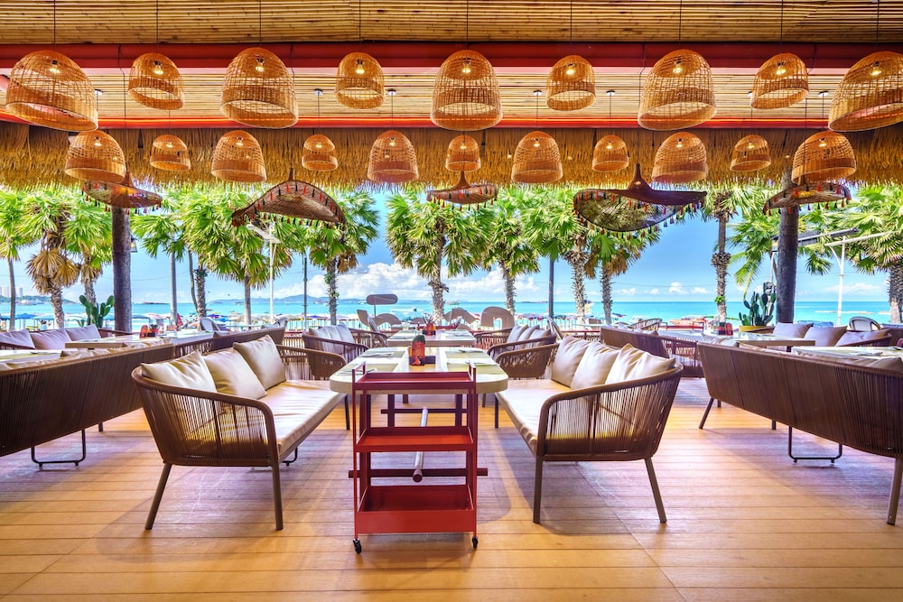 The Cruise Hotel — Restaurant & bars in Pattaya, Chonburi